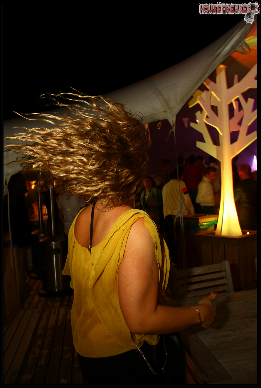 889x1321 pixels (1.046K)